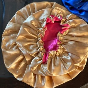 Reversible mommy and me bonnets ❤️